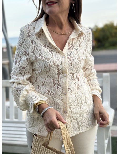 ✨ Camisa de Encaje: Elegancia en Crudo