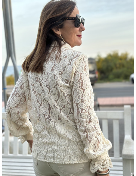 ✨ Camisa de Encaje: Elegancia en Crudo