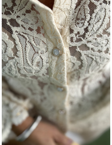 ✨ Camisa de Encaje: Elegancia en Crudo