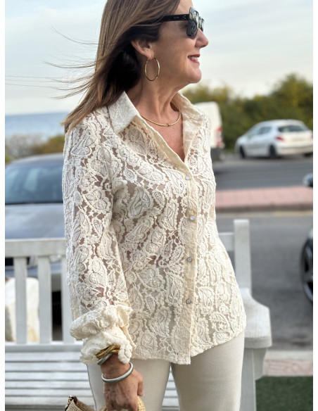 ✨ Camisa de Encaje: Elegancia en Crudo