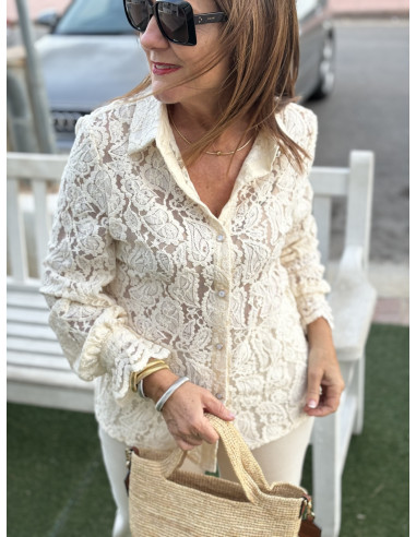 ✨ Camisa de Encaje: Elegancia en Crudo