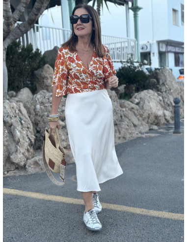 🌼 Blusa Sedosa Naranja: Elegancia y Frescura en...