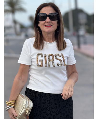 👕✨ Camiseta Blanca con Letras Doradas