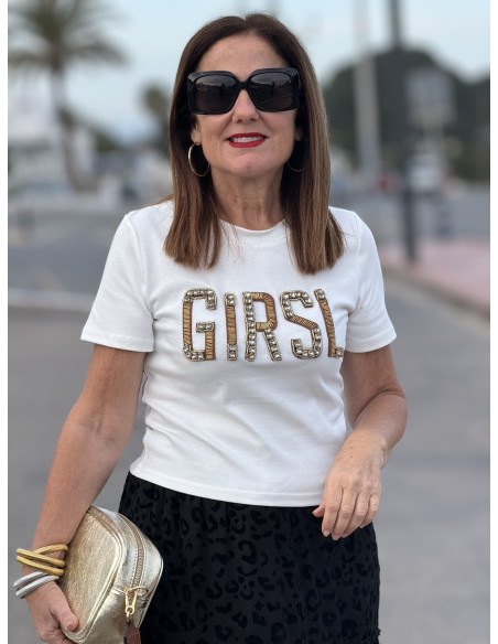 👕✨ Camiseta Blanca con Letras Doradas