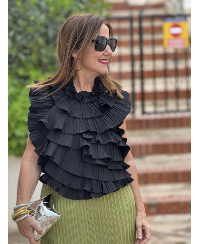 🌼 Top Halter Negro con Volantes: Elegancia y Estilo 🌼