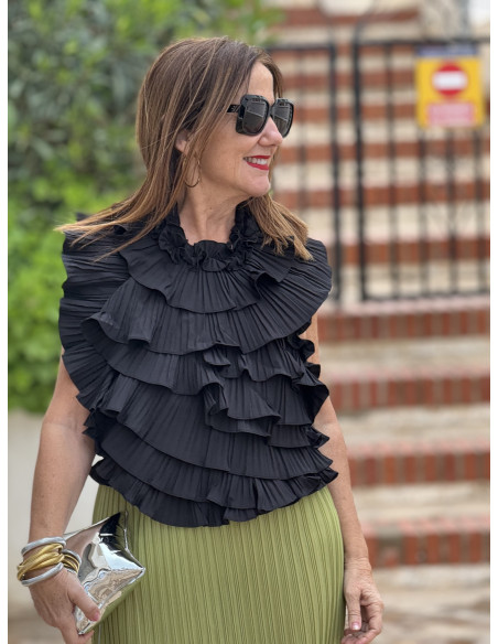 🌼 Top Halter Negro con Volantes: Elegancia y Estilo 🌼