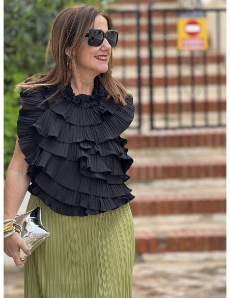 🌼 Top Halter Negro con Volantes: Elegancia y Estilo 🌼