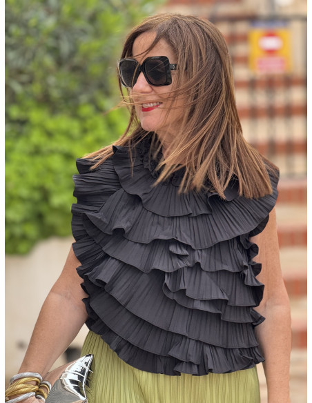 🌼 Top Halter Negro con Volantes: Elegancia y Estilo 🌼