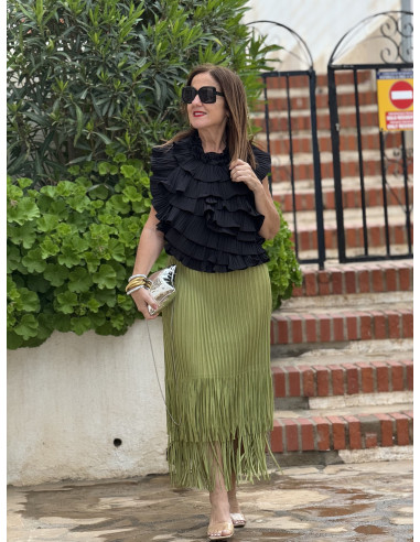 🌼 Top Halter Negro con Volantes: Elegancia y...