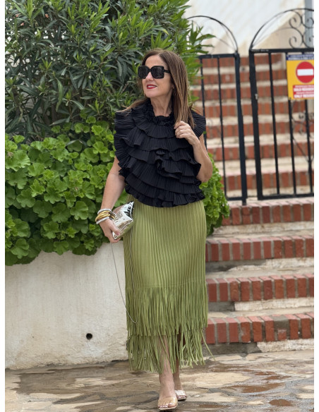 🌼 Top Halter Negro con Volantes: Elegancia y Estilo 🌼