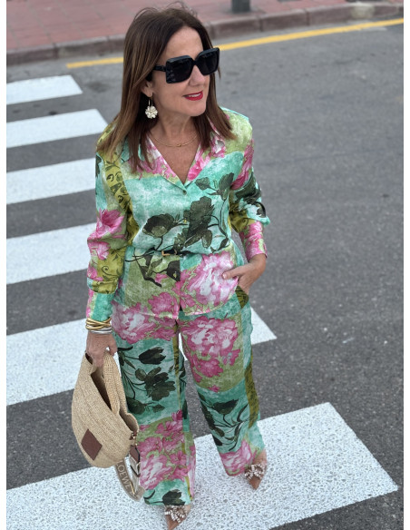 Conjunto Estampado: Flores en Verde y Rosa