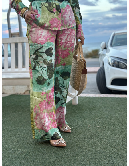 Conjunto Estampado: Flores en Verde y Rosa