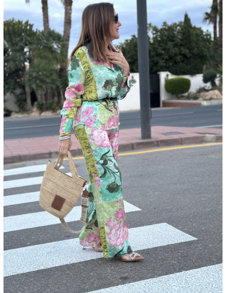 Conjunto Estampado: Flores en Verde y Rosa