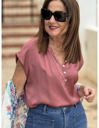 Blusa Satén Color Caldera: Escote de Pico