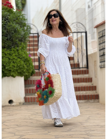 🌸 Vestido en Bordado Inglés Blanco: Elegancia y Comodidad