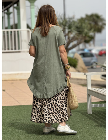 🌿 Camiseta Asimétrica en Verde Kaki: Estilo y Comodidad en Uno