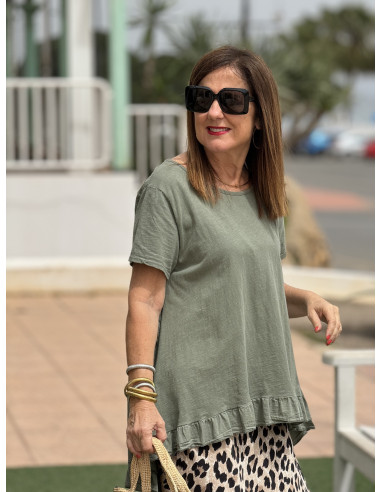🌿 Camiseta Asimétrica en Verde Kaki: Estilo y...