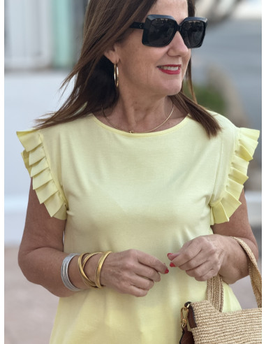 👚 Camiseta amarilla con plisado de raso en las...
