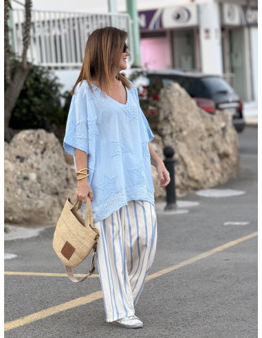 Blusa Celeste con Estrellas en Relieve y...