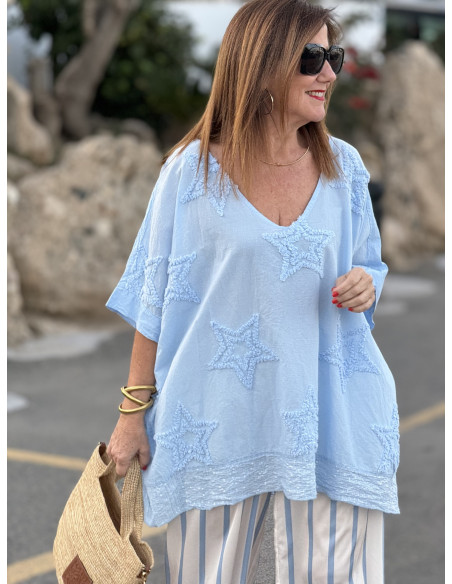 Blusa Celeste con Estrellas en Relieve y Detalle de Lentejuelas ✨