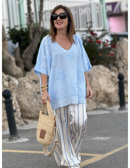 Blusa Celeste con Estrellas en Relieve y Detalle de Lentejuelas ✨