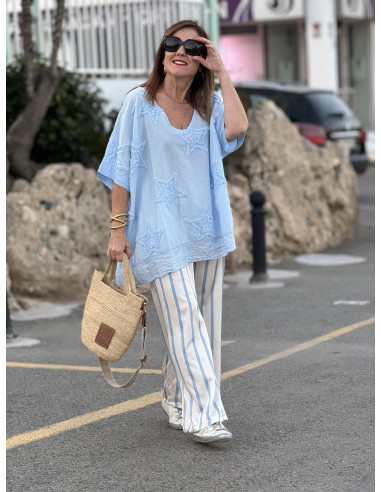 Blusa Celeste con Estrellas en Relieve y...