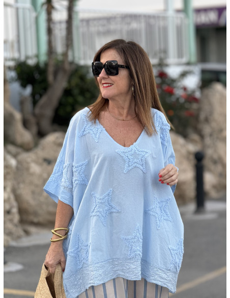 Blusa Celeste con Estrellas en Relieve y Detalle de Lentejuelas ✨