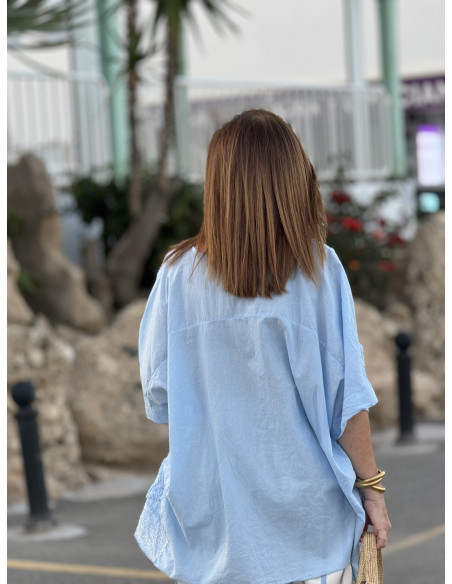 Blusa Celeste con Estrellas en Relieve y Detalle de Lentejuelas ✨