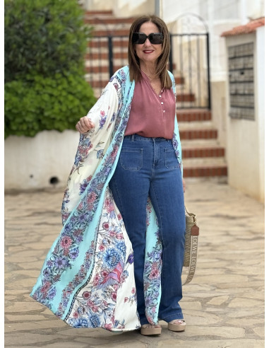 Kimono de seda fondo crudo con estampado de...