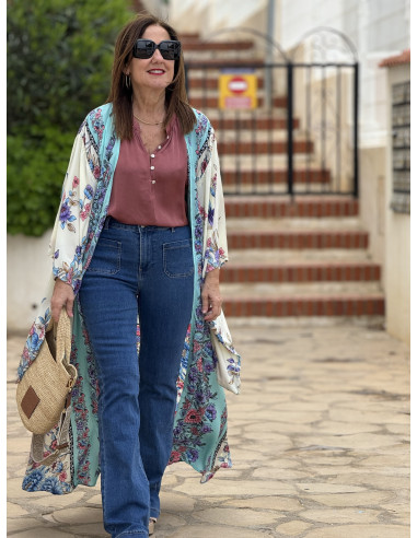 Kimono de seda fondo crudo con estampado de...