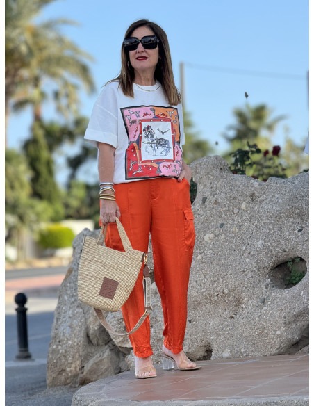 👕 Camiseta estampada con pedrería.