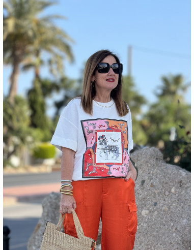 👕 Camiseta estampada con pedrería.