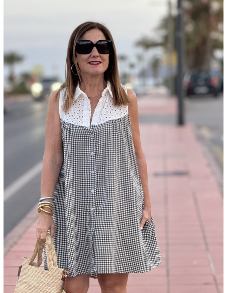 Vestido Corto Camisero con Detalles de Bordado Inglés negro