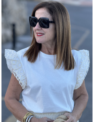 Camiseta Blanca con Manga de Volantes crudos