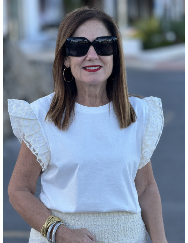 Camiseta Blanca con Manga de Volantes crudos