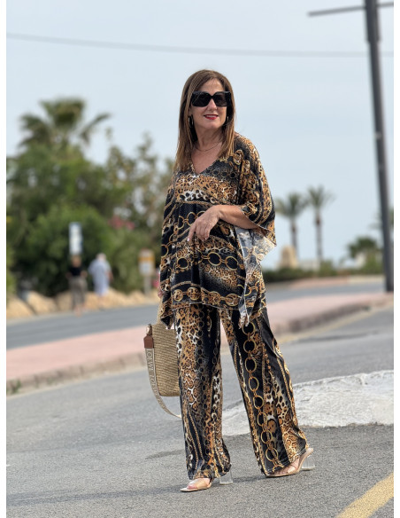 🖤 Blusón Punto Seda Negro con Estampado Animal Print y Cadenas