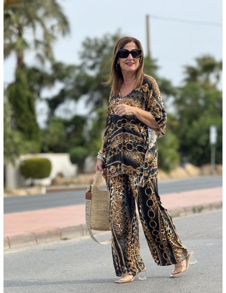 🖤 Blusón Punto Seda Negro con Estampado Animal Print y Cadenas