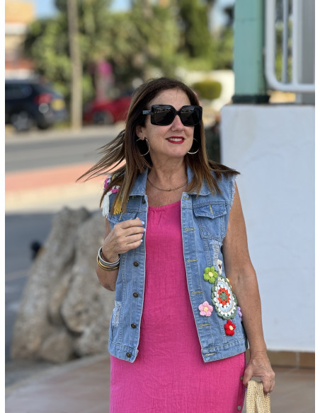 Chaleco Vaquero con Apliques de Crochet y Terminaciones Desflecadas