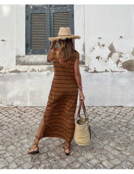 🌊 Vestido Estampado Navy en Color Camel con Doble Abertura 🌊