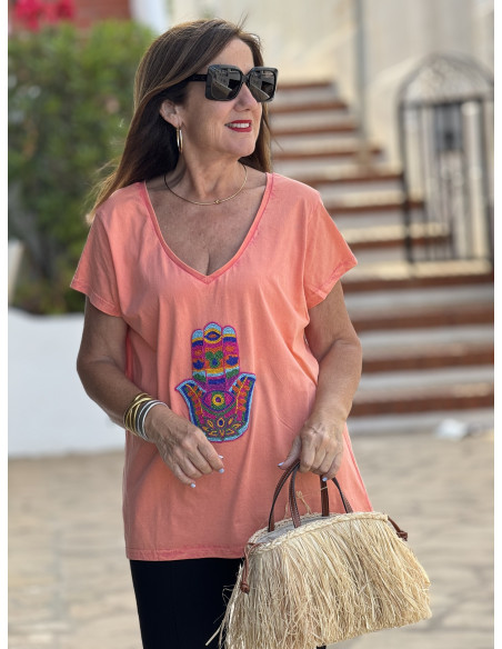 🧵 Camiseta Naranja Efecto Lavado con Mano Bordada de Cuentas 🧵