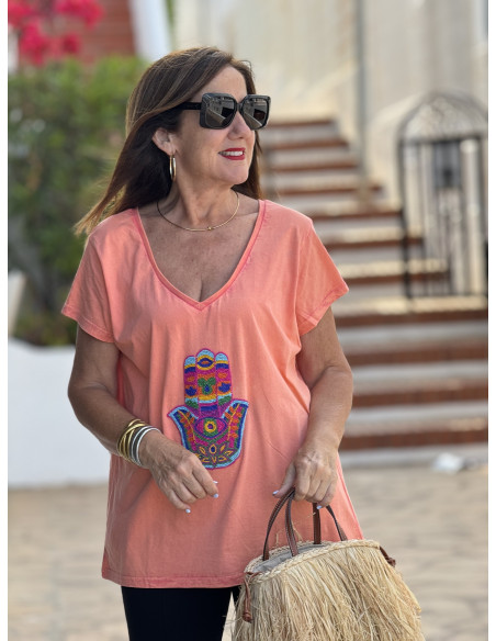 🧵 Camiseta Naranja Efecto Lavado con Mano Bordada de Cuentas 🧵