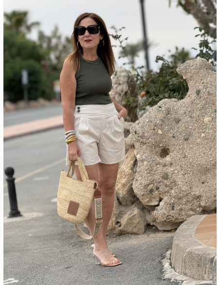 🩳 Pantalón Corto Crudo con Detalle de Botones 🩳