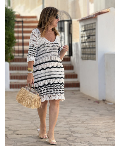 Vestido de Hilo en Crudo y Negro con Escote de Pico 2