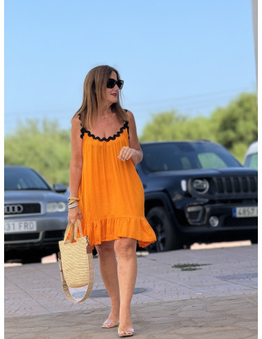 Vestido Corto en Satén Naranja con Piculina...