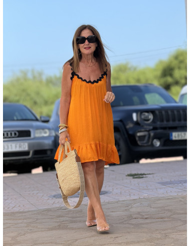 Vestido Corto en Satén Naranja con Piculina...
