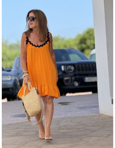 Vestido Corto en Satén Naranja con Piculina...