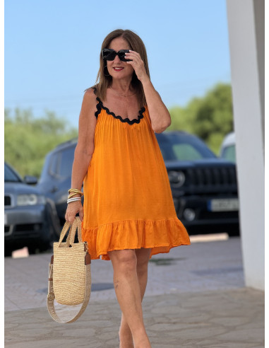 Vestido Corto en Satén Naranja con Piculina...