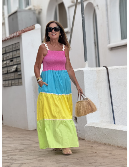 Vestido Largo en Franjas de Colores con Cuerpo en Nido de Abeja