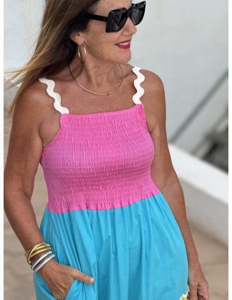 Vestido Largo en Franjas de Colores con Cuerpo en Nido de Abeja