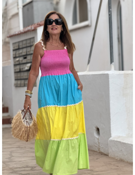 Vestido Largo en Franjas de Colores con Cuerpo en Nido de Abeja